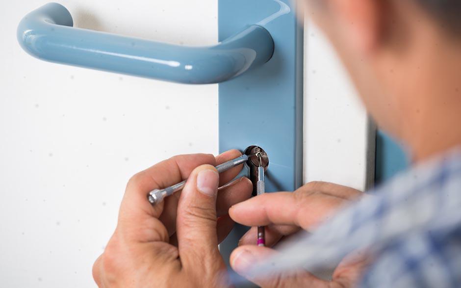 serrurier prix changement serrure Neauphle-le-Château